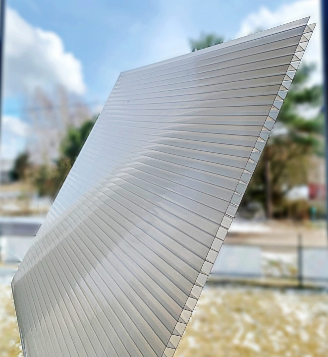 opal pod światło.jpeg